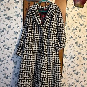 Torrid “Marilyn Monroe” Hound Tooth Coat